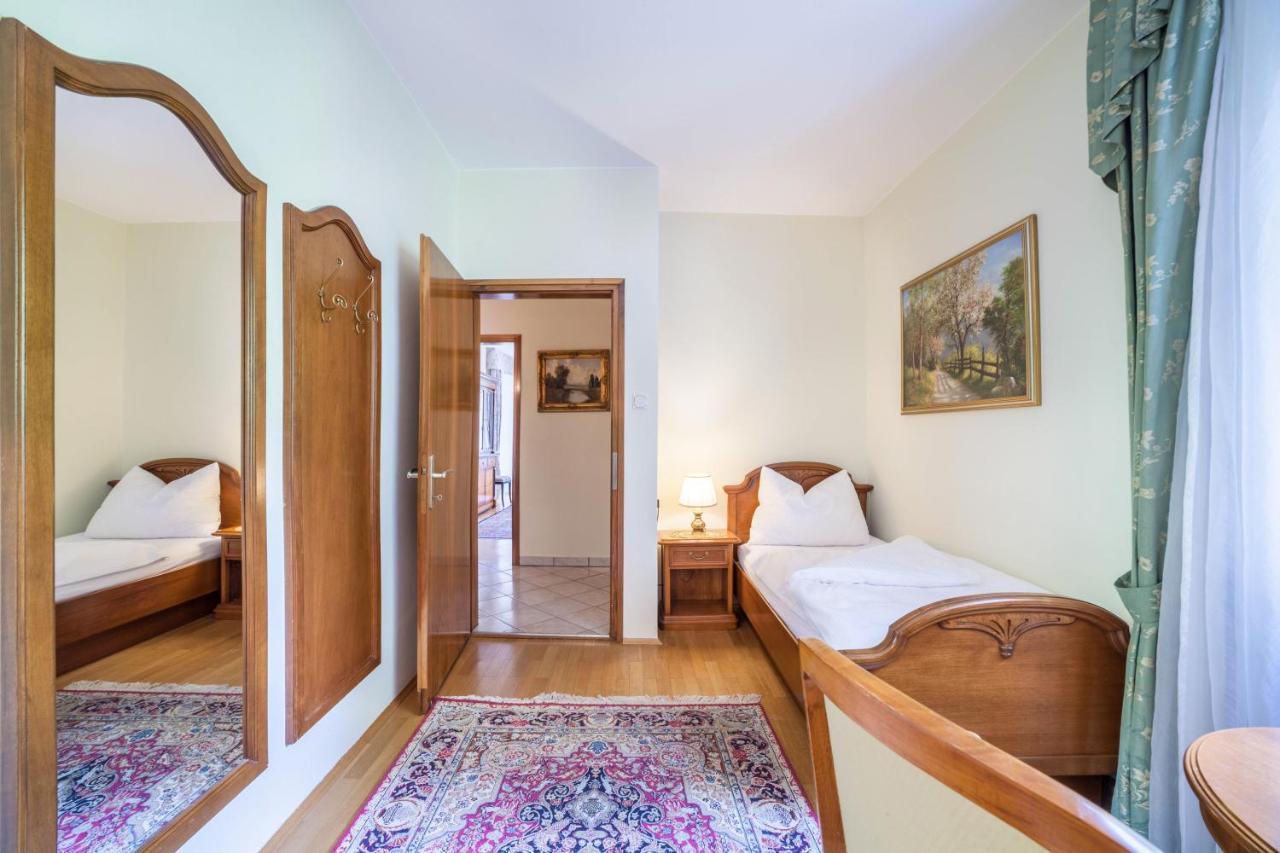 Villa Coris Ferienwohnung Magnolia Merano Esterno foto